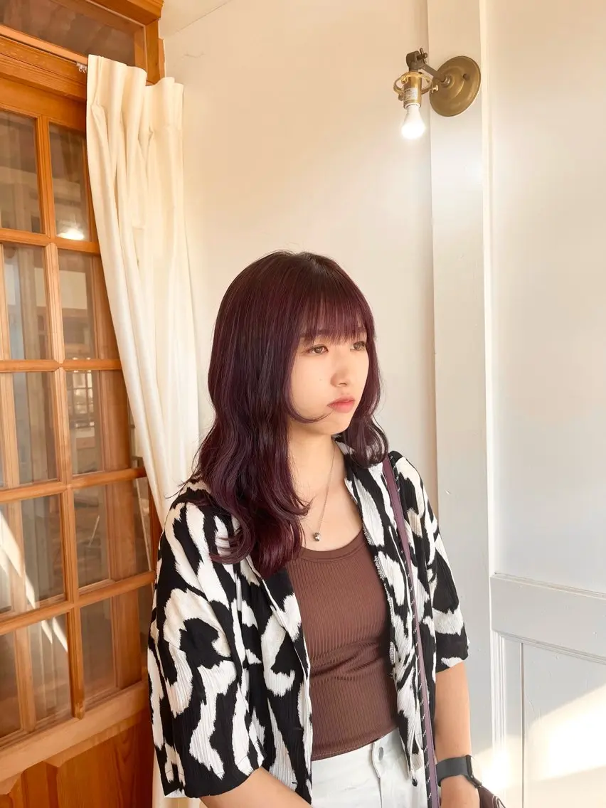ロング カラー ブリーチ ボルドーカラー 野澤 優乃のヘアスタイル