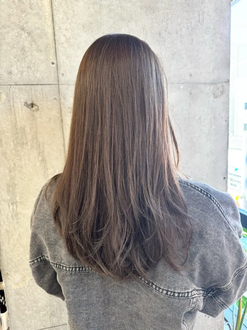 セミロング カラー 透明感カラー グレージュ ラベンダーカラー ラベンダーグレージュ ラベンダーグレー カット ヘアカラー トリートメント ふくおか なな 武蔵小杉のヘアスタイル