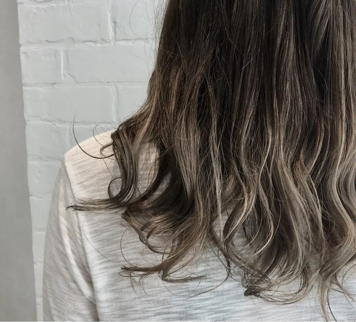 ロング アッシュ 鈴木 翔梧のヘアスタイル