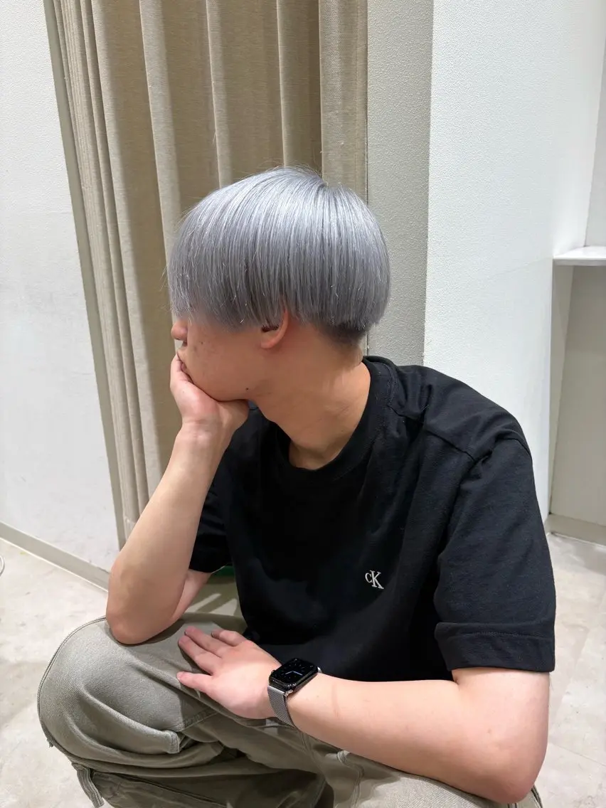 カラー ハイトーンカラー シルバー ヘアカラー 村瀬 遼のヘアスタイル