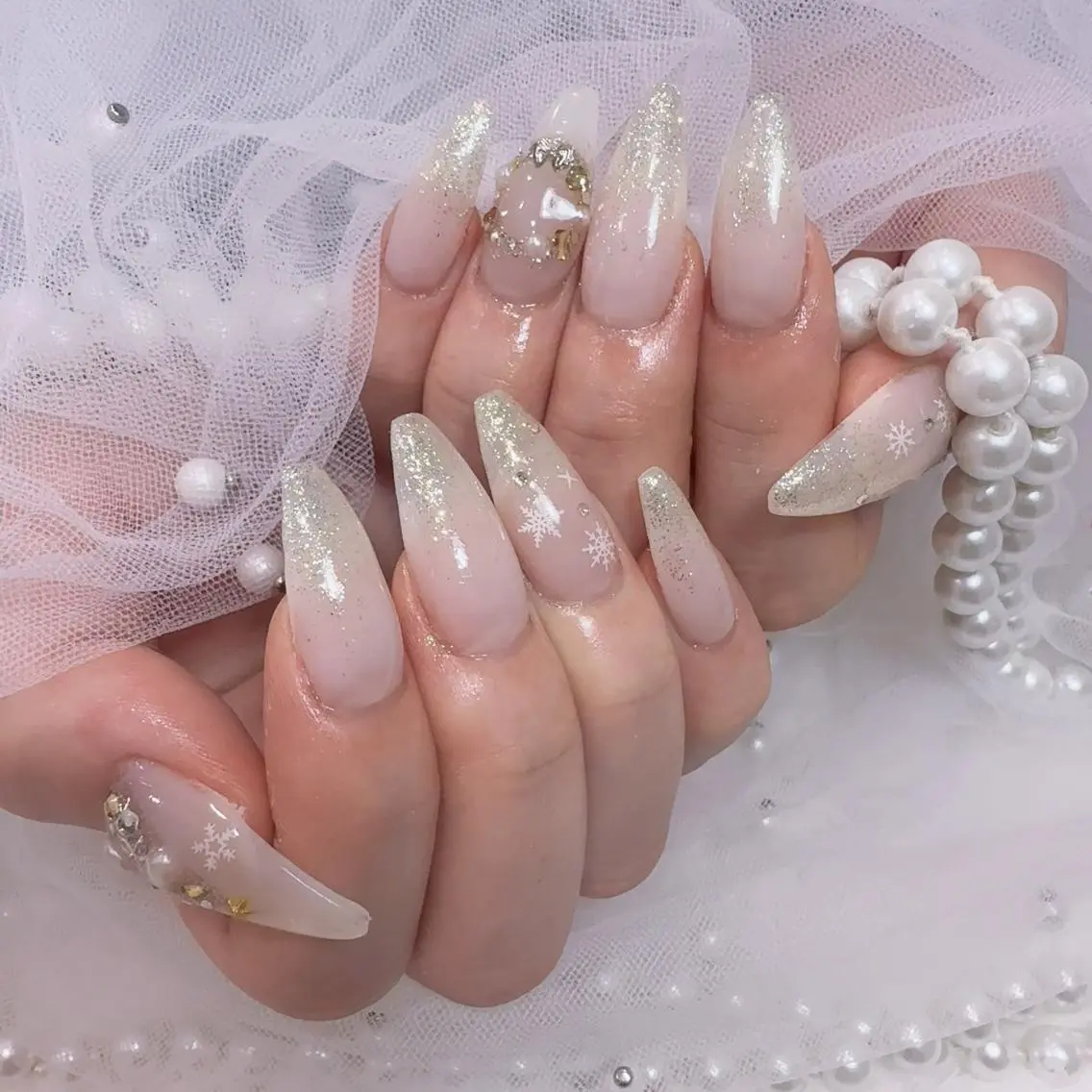 ネイル 長さ出し フットネイル フレンチネイル ジェルネイル ガラスフレンチ ハンドネイル M2 BEAUTY サロンのネイルデザイン