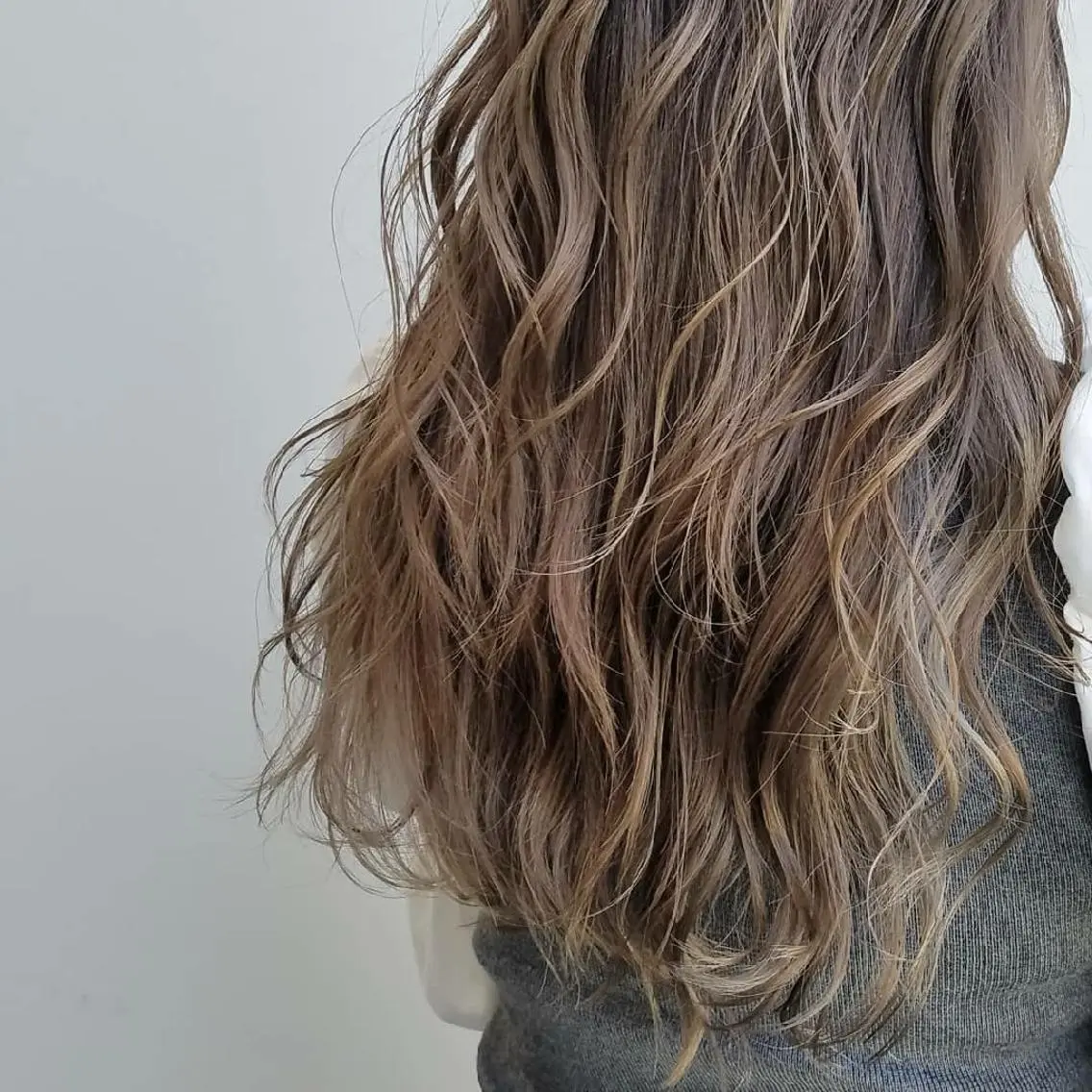セミロング カラー パーマ ヘアアレンジ マツエク・マツパ アッシュ ハイライトカラー ミント ハイライト iplus　眉毛と まつげパーマ専門店のマツエク・マツパデザイン