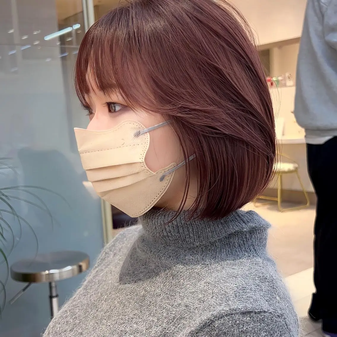 ショート カラー ミストバング グレージュ ボブ くびれヘア 斜めバング カット ヘアカラー トリートメント レイヤー専門家 ダブルカラー修のヘアスタイル