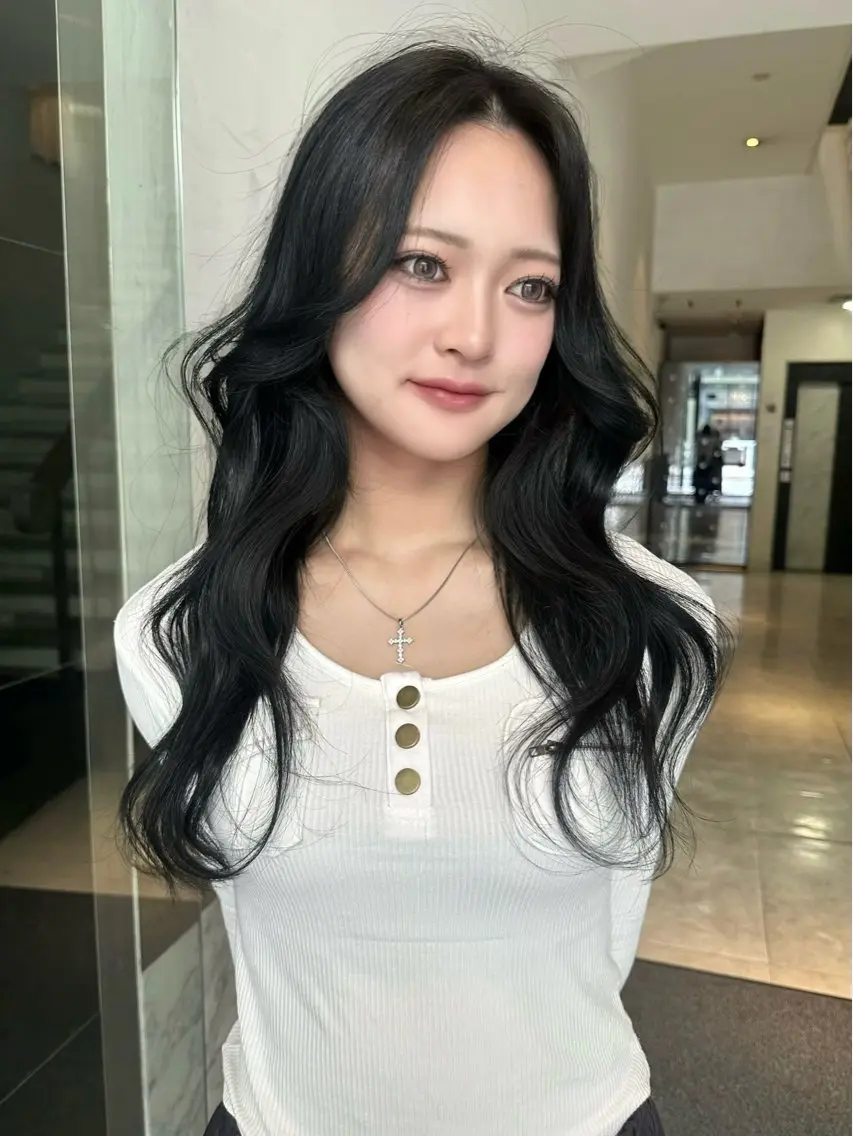 ロング カラー 透明感カラー 'AXIS wakanaのヘアスタイル