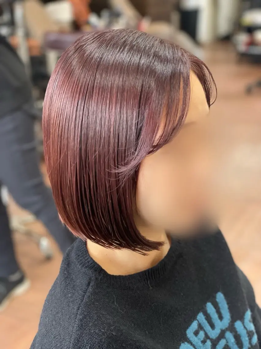 ショート カラー 切りっぱなしボブ ブリーチ ブリーチなしカラー レッドカラー ボブ olive美容室 MIKUのヘアスタイル