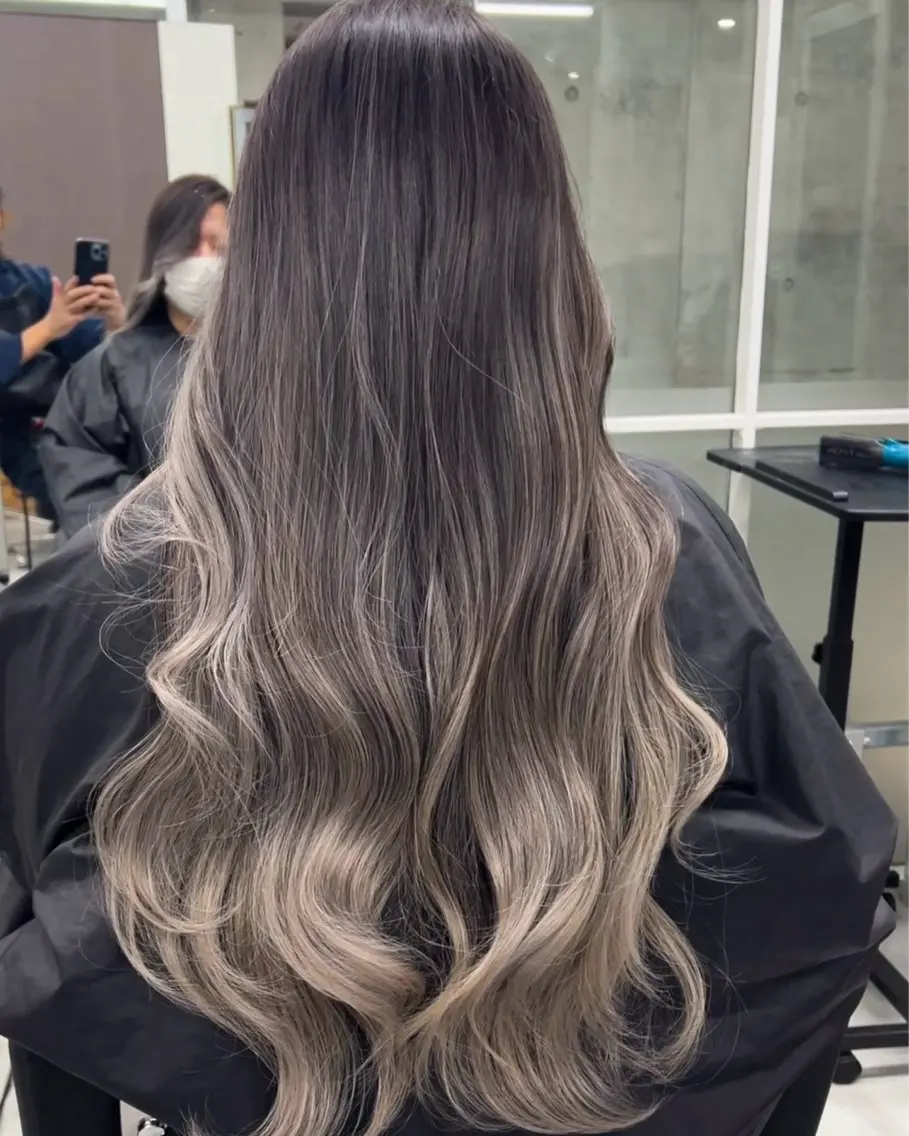 ロング カラー バレイヤージュ レイヤーカット welring hair salonのヘアスタイル