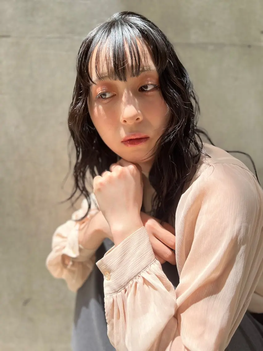 ロング カラー 黒髪 ブリーチ 透明感カラー 顔周りカット レイヤーカット ヘアカラー トリートメント 透明感/レイヤー 🇰🇷tomonaのヘアスタイル