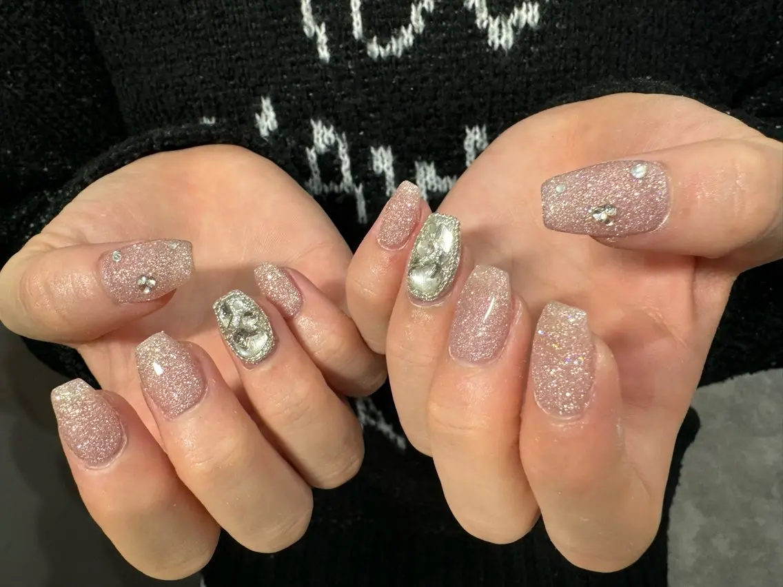 ネイル LAVISH 大和店 emi･:*+のネイルデザイン
