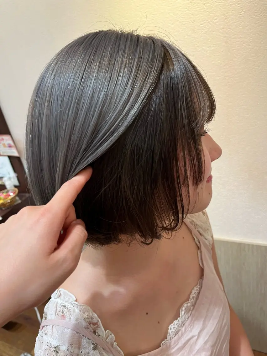 カラー ブリーチ 玉置 咲彩のヘアスタイル