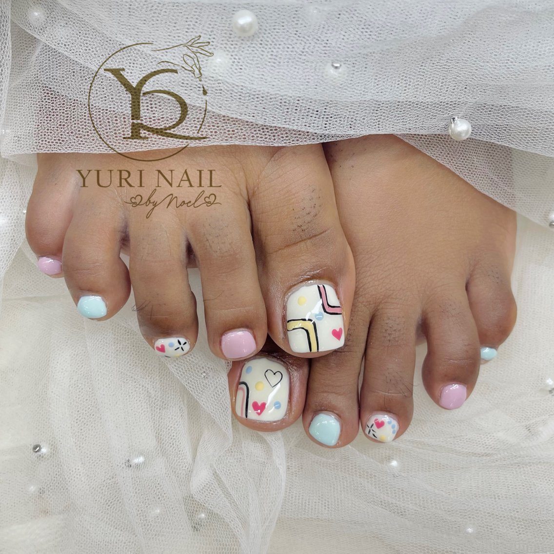 ネイル チークネイル フットネイル フレンチネイル グラデーション キラキラネイル フットネイル ハンドケア YURI Nail Funabashiのネイルデザイン