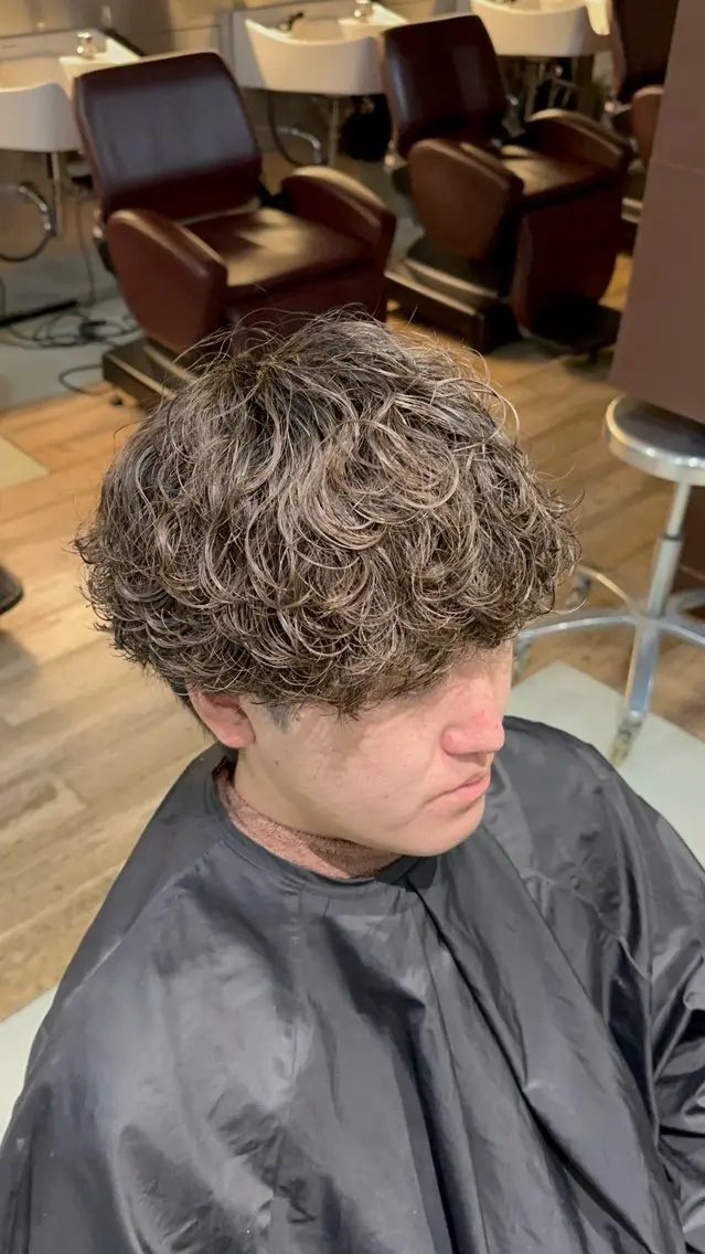 パーマ メンズ メンズパーマ 波巻きパーマ カット パーマ fifth原宿 宮部蓮のヘアスタイル
