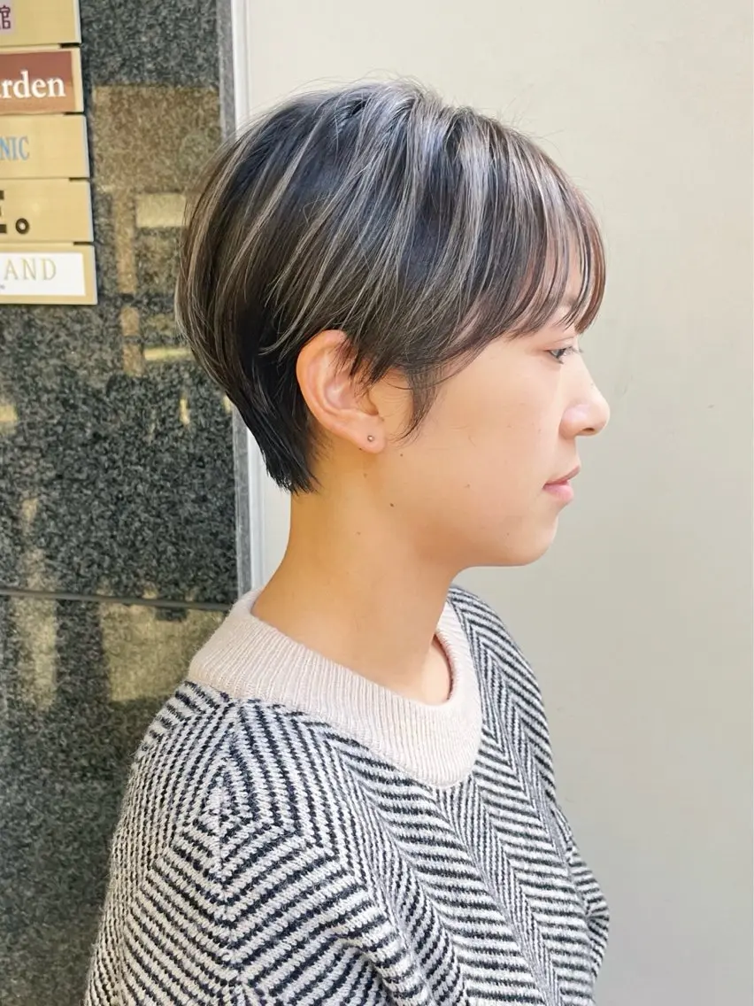 ショート カラー 切りっぱなしボブ ショートボブ ハンサムショート 丸みショート ハイライトカラー カット ヘアカラー トリートメント ショート/ボブ/ 透明感カラー/ほのかのヘアスタイル