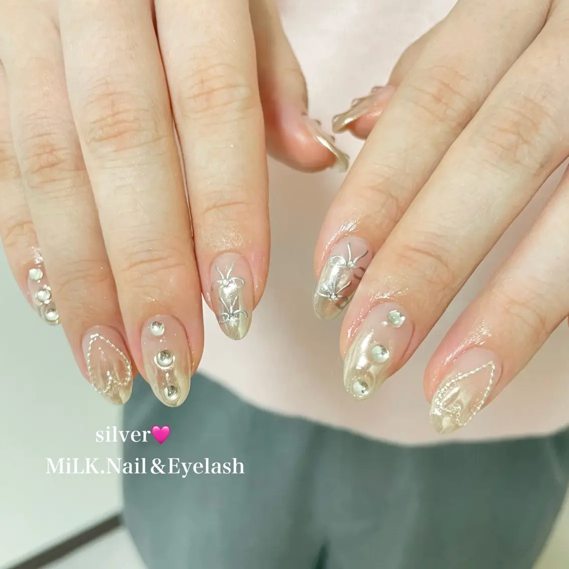 ネイル ゴールド MiLK. wakaのマツエク・マツパデザイン