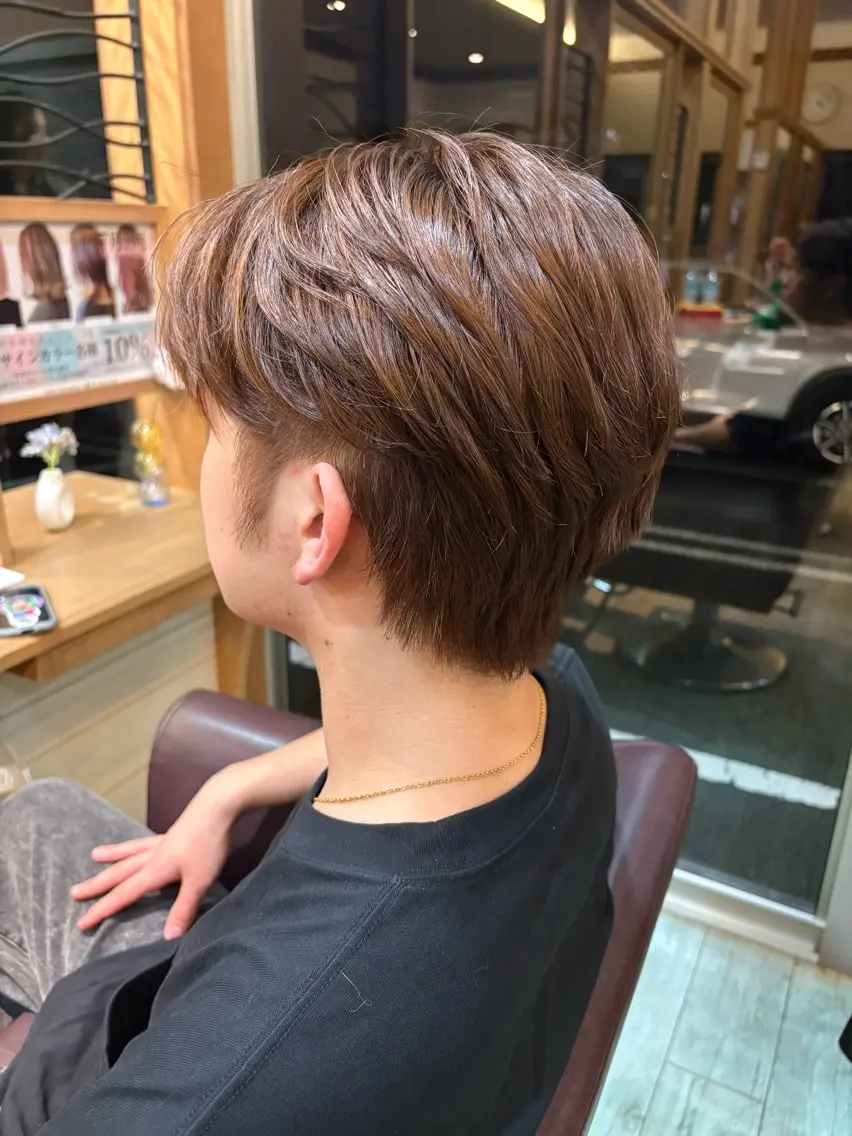 カラー メンズ メンズブリーチ 刈り上げ ベージュカラー ブリーチ ブリーチなしカラー ヘアカラー カラーモデル/ 戸苅法永のヘアスタイル