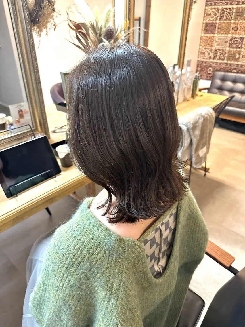 ミディアム カラー 透明感カラー グレージュ オリーブカラー オリーブグレージュ オリーブグレー いけだ ひかり ハイライトくびれヘアのヘアスタイル