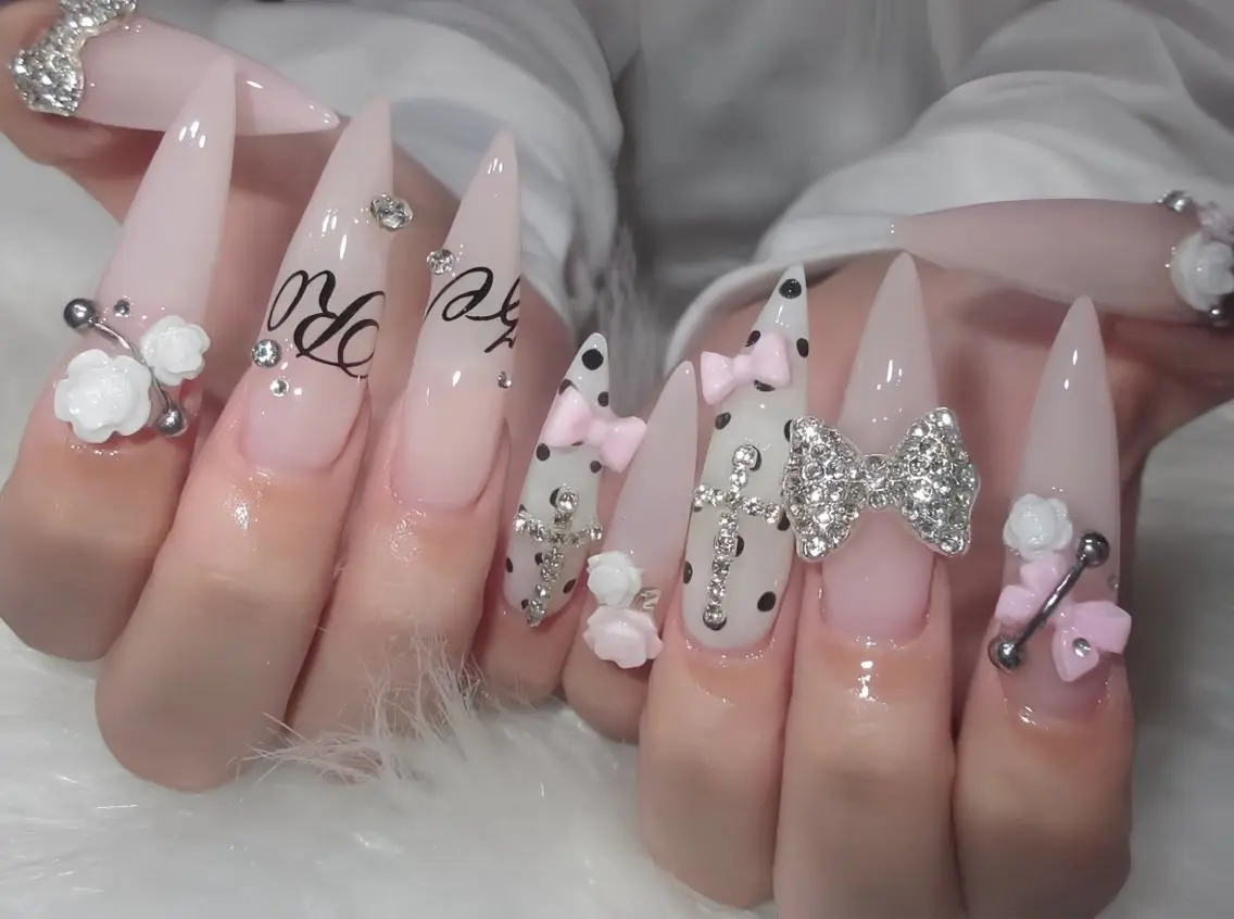 ネイル オーロラネイル チークネイル 桜ネイル クリアネイル ドット ハンドネイル Rin Nail 新大久保店のネイルデザイン