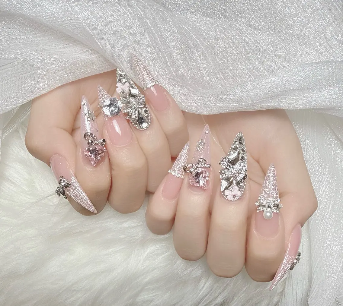 ネイル アートネイル オーロラネイル ボルドー チークネイル フレンチネイル ハンドネイル Sakura Nail Salonのネイルデザイン