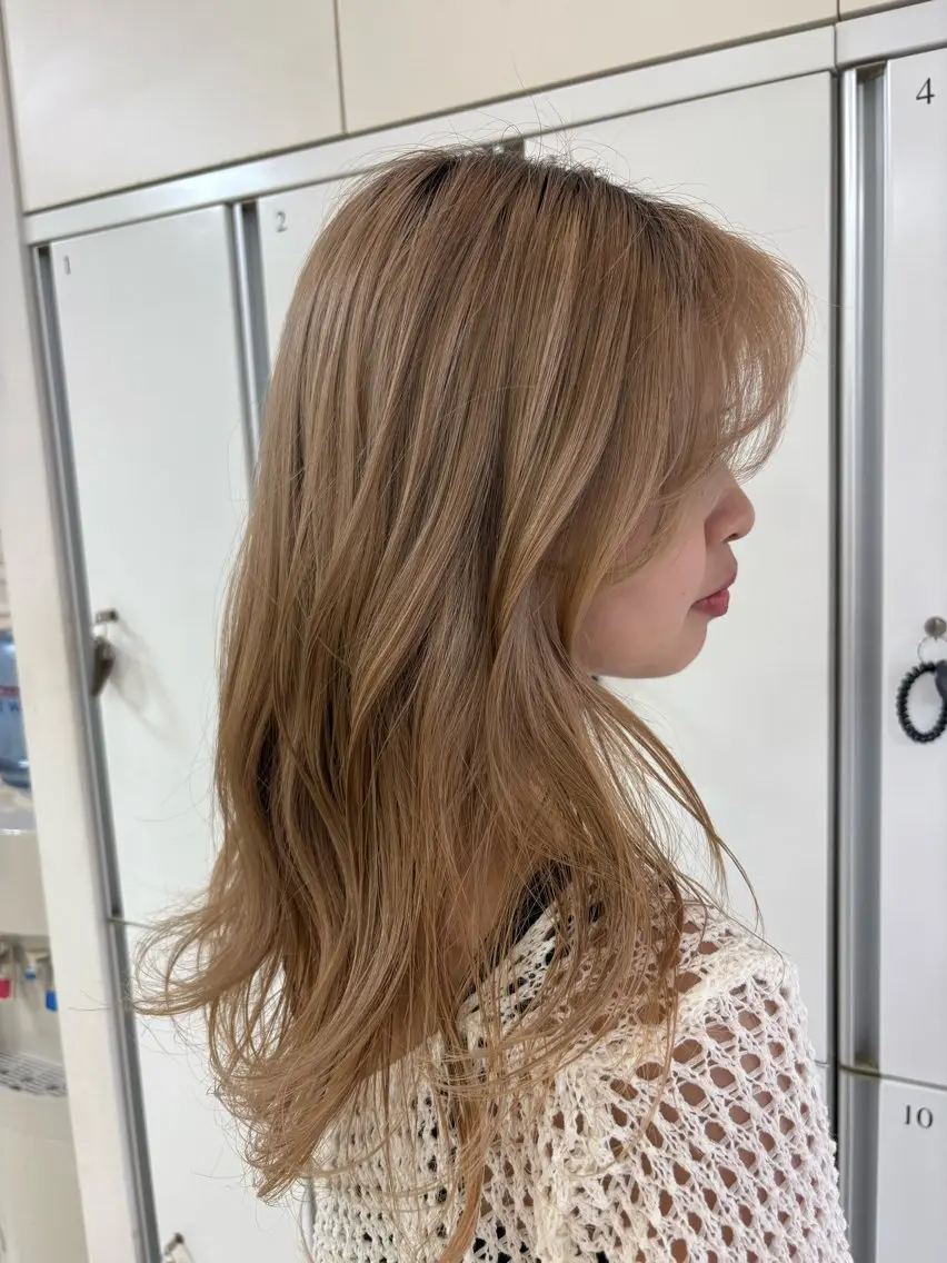 セミロング 顔まわりレイヤー 顔周りカット 外国人風カラー ハイライト レイヤーカット CREA渋沢 モデル募集🌺アイナのヘアスタイル