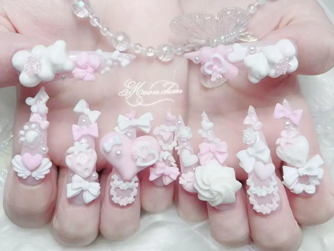 ネイル 長さ出し キラキラネイル 韓国ネイル ロングネイル マグネットネイル ハンドネイル ハンドケア Akira✨ nailのネイルデザイン