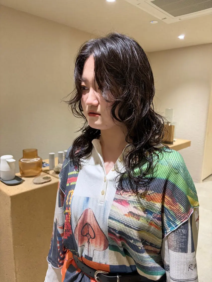 セミロング パーマ セミロングパーマ 顔周りカット レイヤーカット パーマ que/清水 未蘭のヘアスタイル