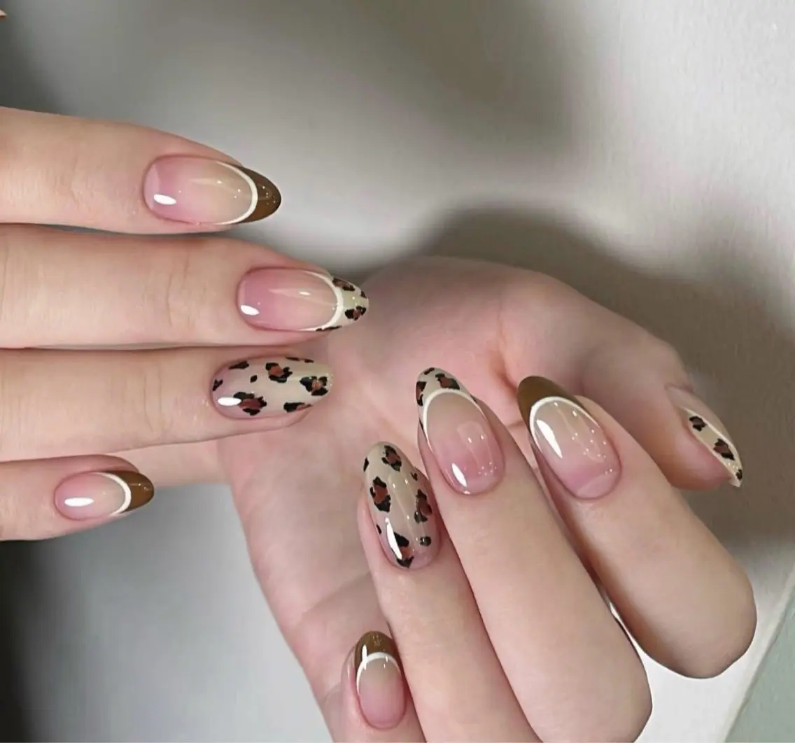 ネイル チークネイル 長さ出し フットネイル ジェルネイル 卒業式 𝓐𝓷𝓻𝓲 XiinhNailのネイルデザイン