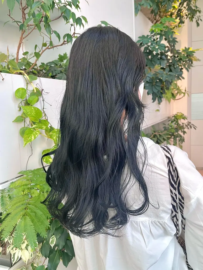 ロング カラー 黒髪 ブルーカラー ブルーブラック くさかみさき🌼暖色 /耳つぼ/オタク🌼のヘアスタイル