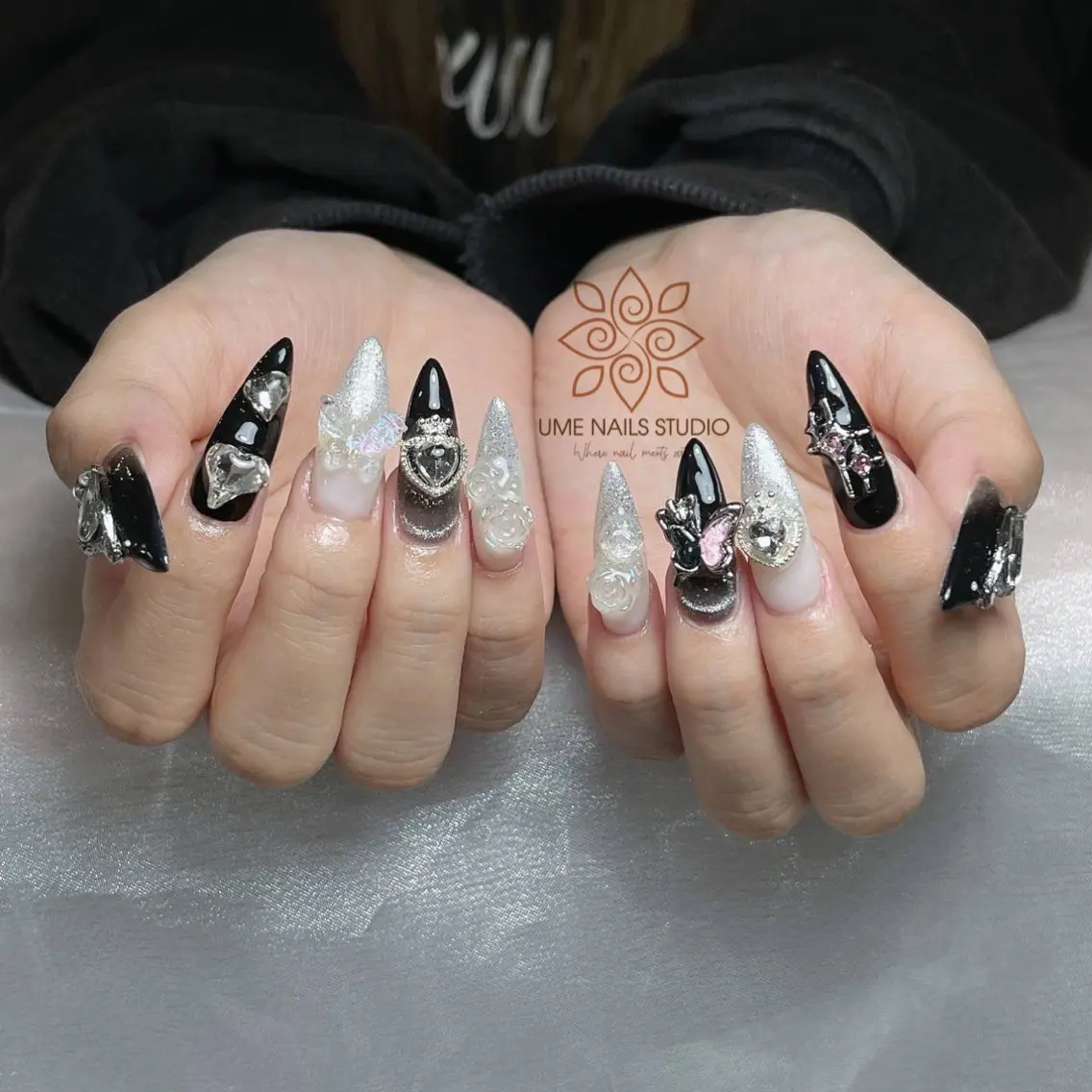 ネイル チークネイル クリアネイル ガーリー キラキラネイル 韓国ネイル Ume Nail Studioのネイルデザイン