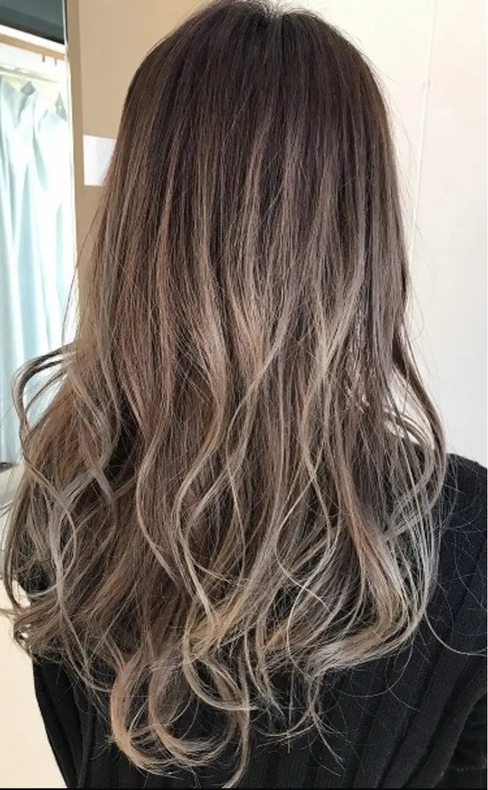 カラー アッシュ ブラウンカラー シルバー ヘアカラー 竹内 優翔のヘアスタイル