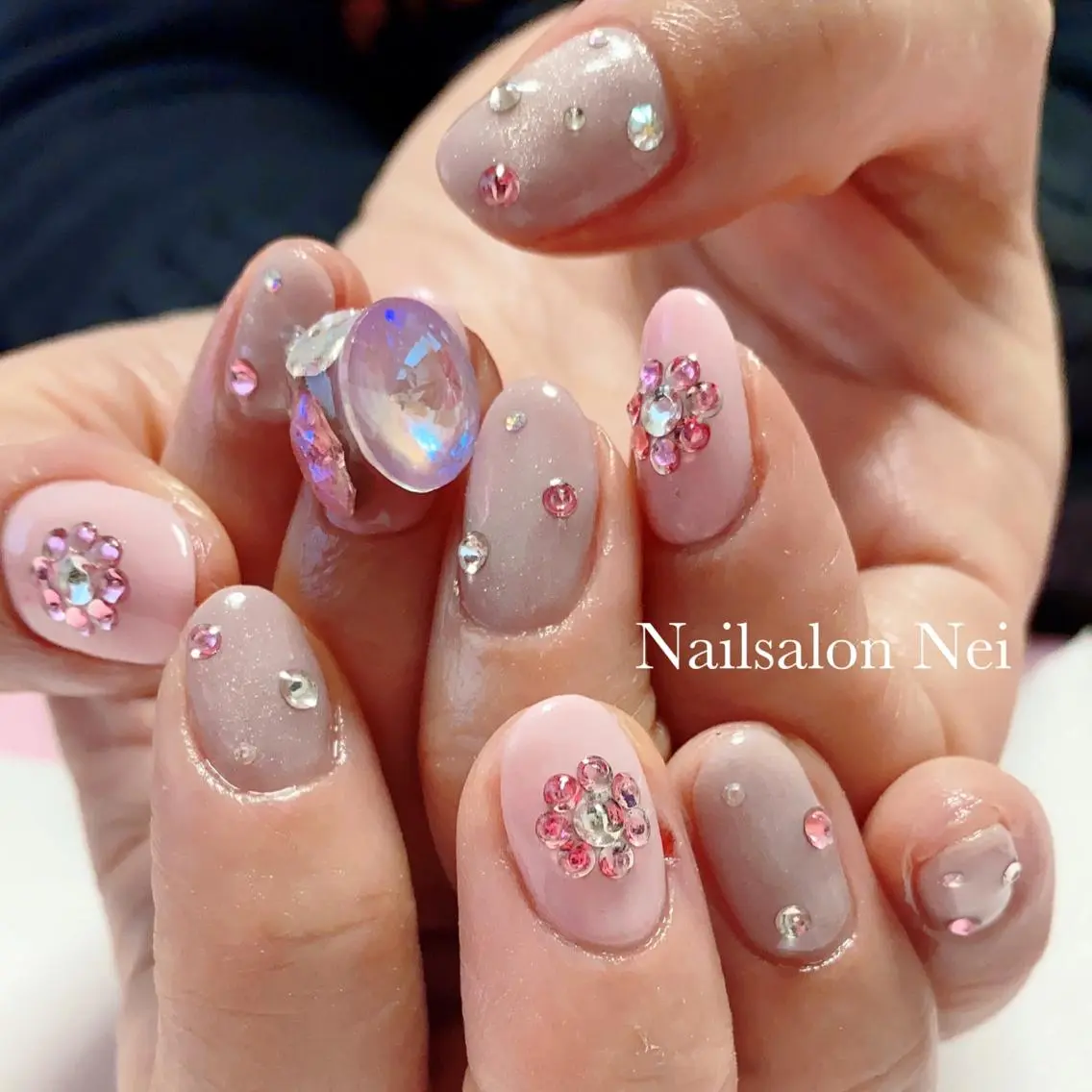 ネイル キラキラネイル ストーンネイル Nailsalon Ｒ《喜多見3分》のネイルデザイン