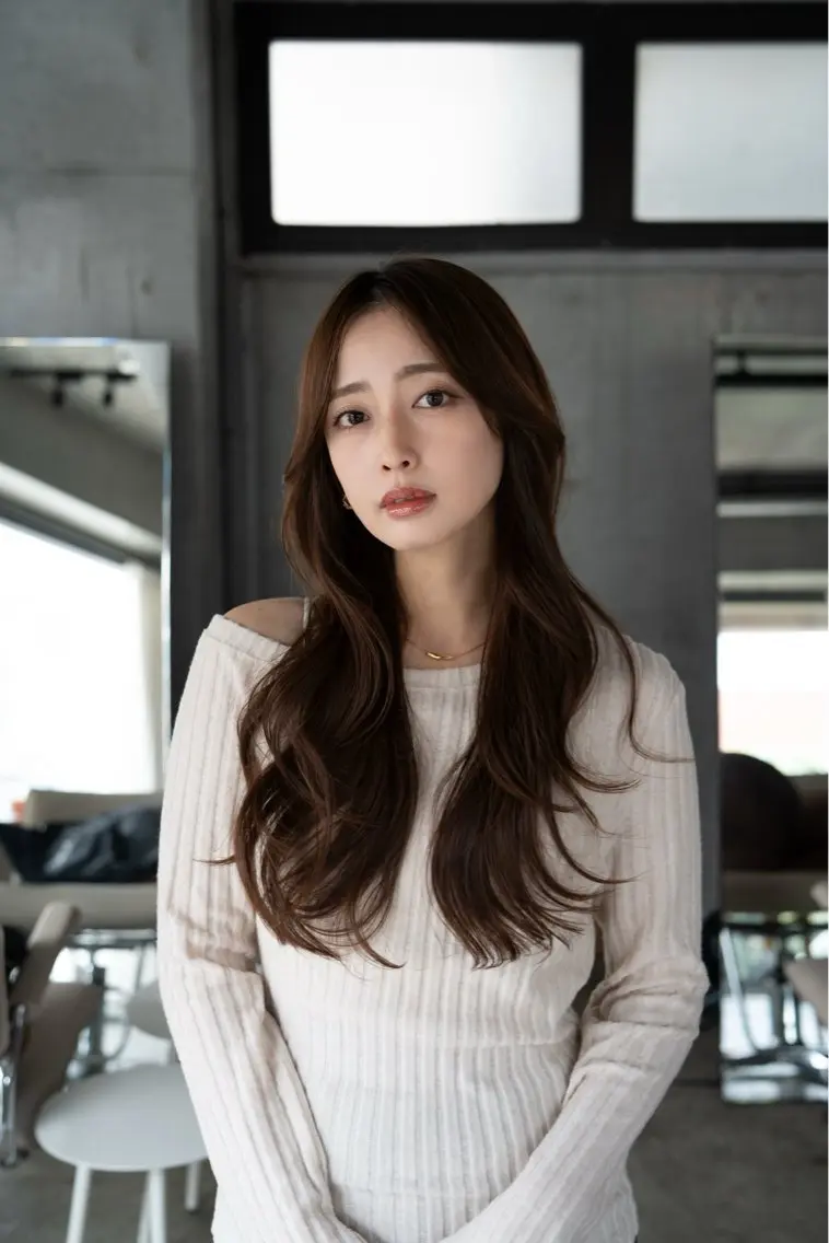 ロング カラー 顔周りカット レイヤーカット トリートメント カット ヘアカラー トリートメント まとまるレイヤー カット/透明感カラーのヘアスタイル