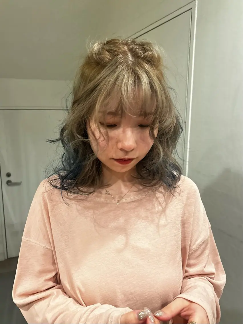 ミディアム カラー ヘアアレンジ ブルーカラー 心斎橋/レイヤー/ パーマ/モエのヘアスタイル