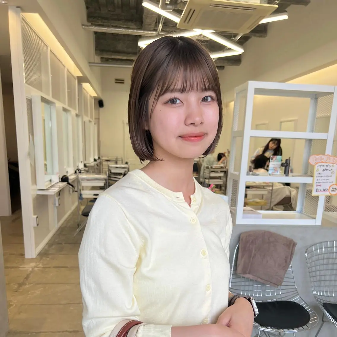 ショート カラー ベージュカラー 透明感カラー ミルクティーベージュ クロスパーマ× 透明感カラー✂︎のヘアスタイル
