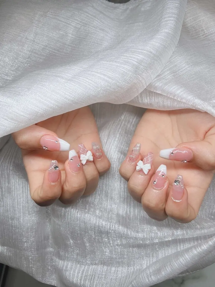 ネイル 長さ出し グラデーション 卒業式 キラキラネイル マグネットネイル Lee Nailsのネイルデザイン