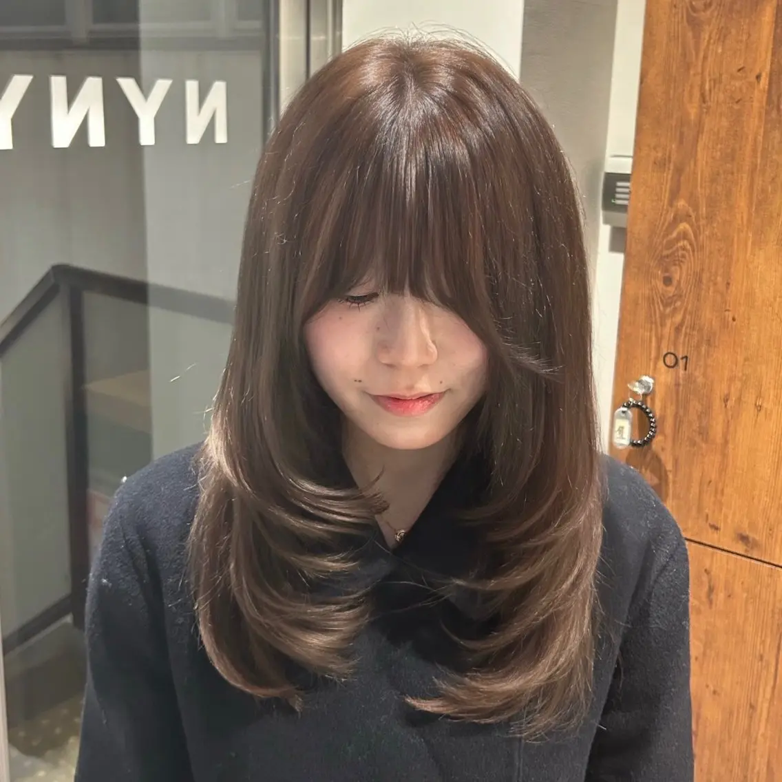セミロング ヘアカラー レイヤー🎀透明感 カラー|ワンホンのヘアスタイル