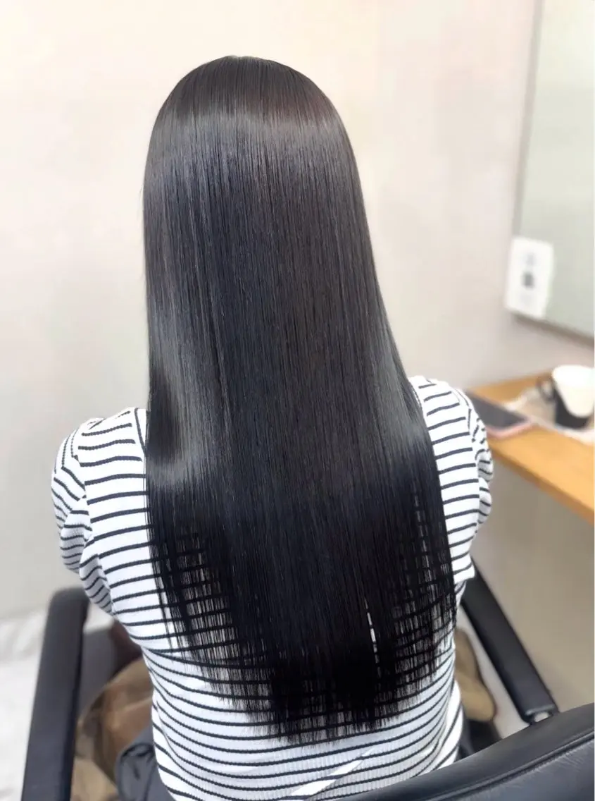 ロング カラー 黒髪 ブルーカラー ブルーブラック 透明感カラー カット ヘアカラー ichica🤍 褒められる美髪づくりのヘアスタイル