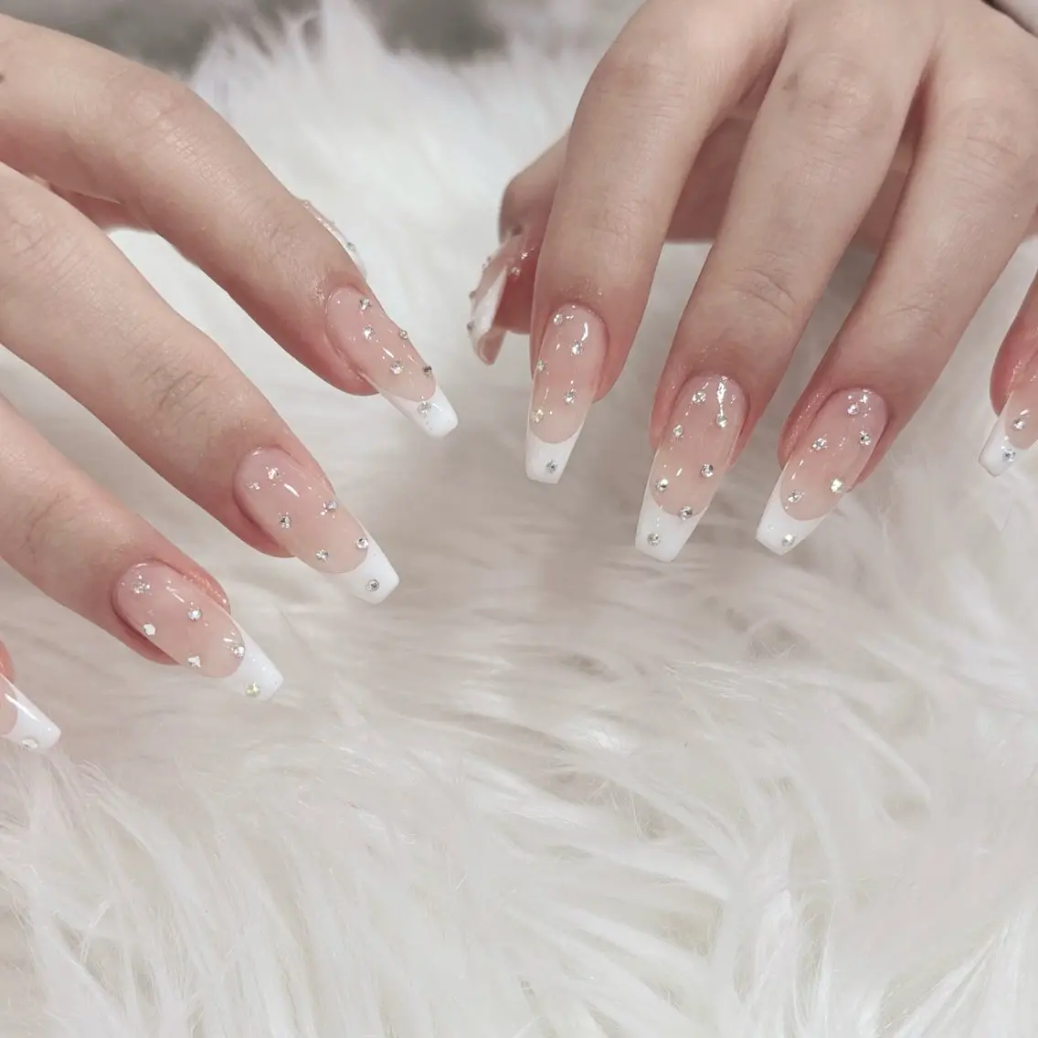ネイル フレンチネイル ハンドネイル FLY Nail Salonのネイルデザイン