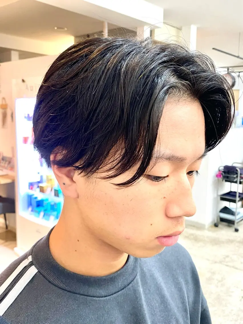 ショート パーマ メンズ 山田 誠也のヘアスタイル