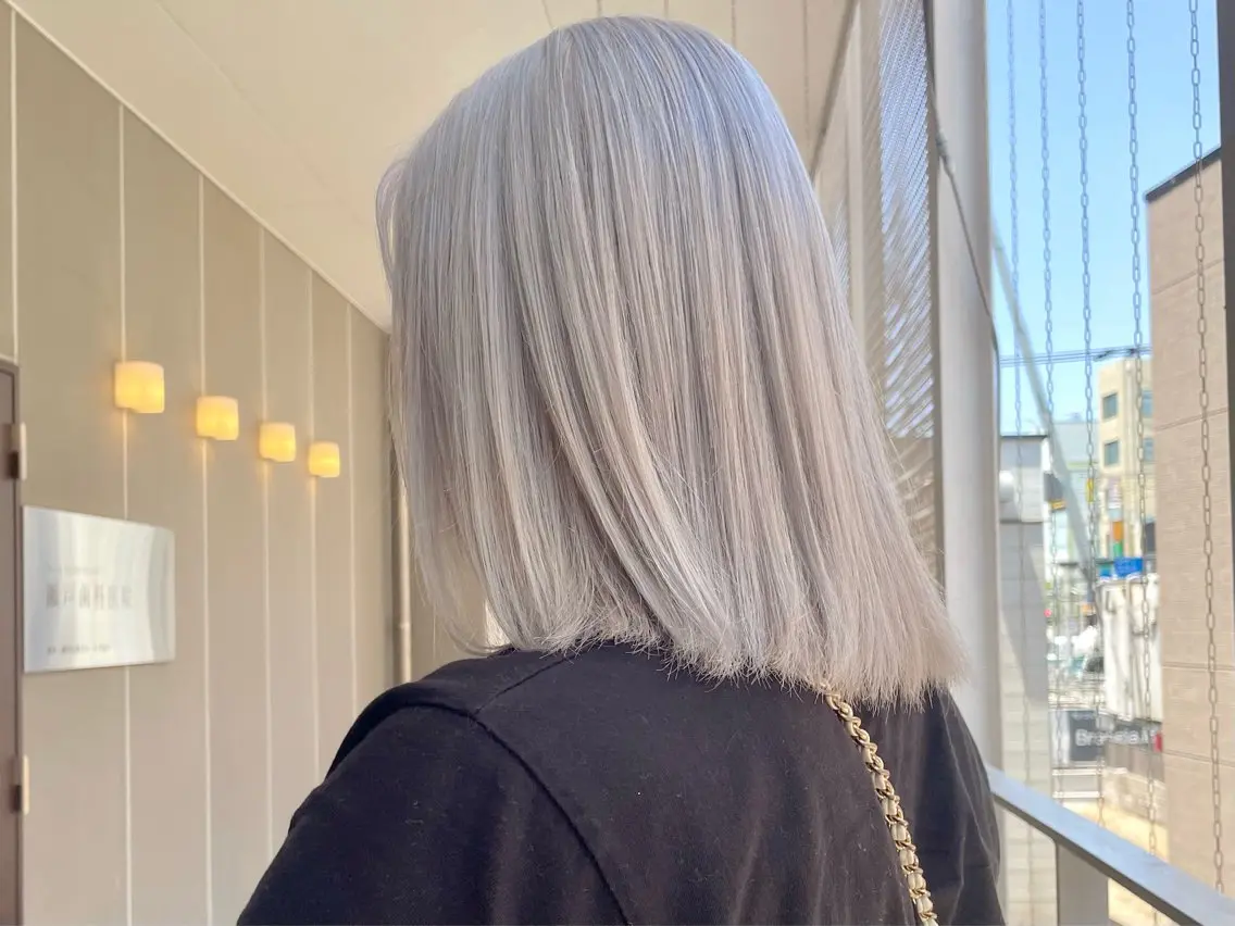 ミディアム カラー ヘアアレンジ ブリーチ ブロンド ヘアカラー トリートメント 青髪特化🩵 ダブルカラーのヘアスタイル