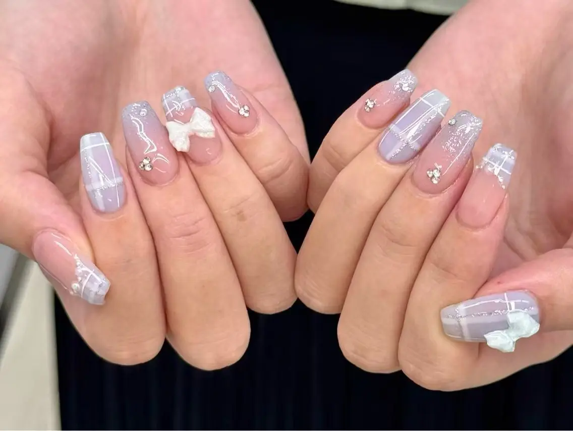 ネイル オーロラネイル フレンチネイル ジェルネイル ガラスフレンチ 持ち込み ハンドネイル OCEAN nail パラジェル 取扱い店のネイルデザイン