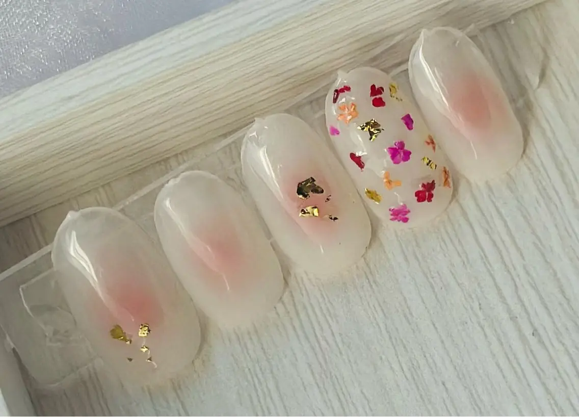 ネイル チークネイル 春ネイル nailsalon oluoluのネイルデザイン
