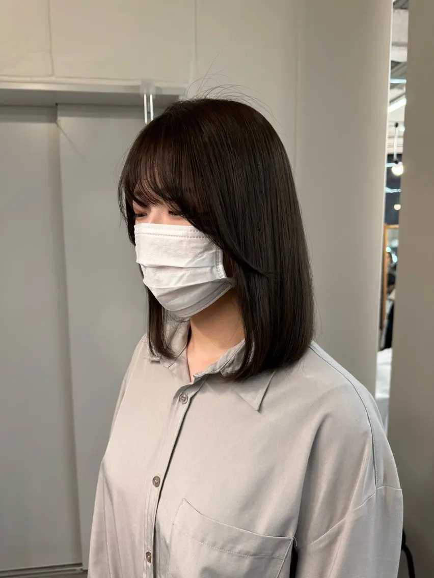 ミディアム ヘアカラー 顔まわりレイヤー 透明感カラー🩵🩵のヘアスタイル
