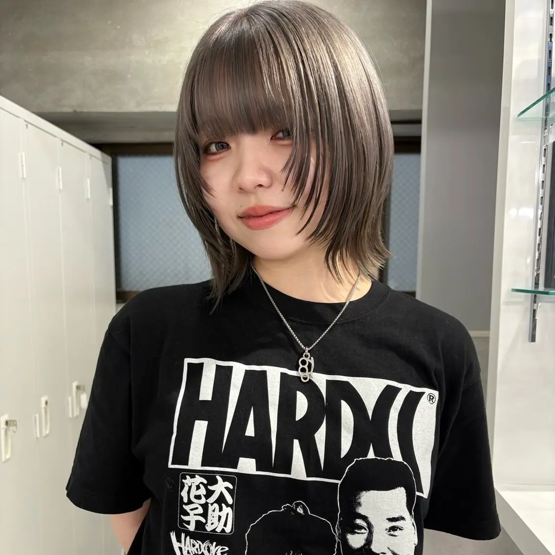 ショート カラー ブリーチ グレージュ ボブ ウルフカット ヘアカラー ハイトーン/ボブ /HBL/AYUNAのヘアスタイル