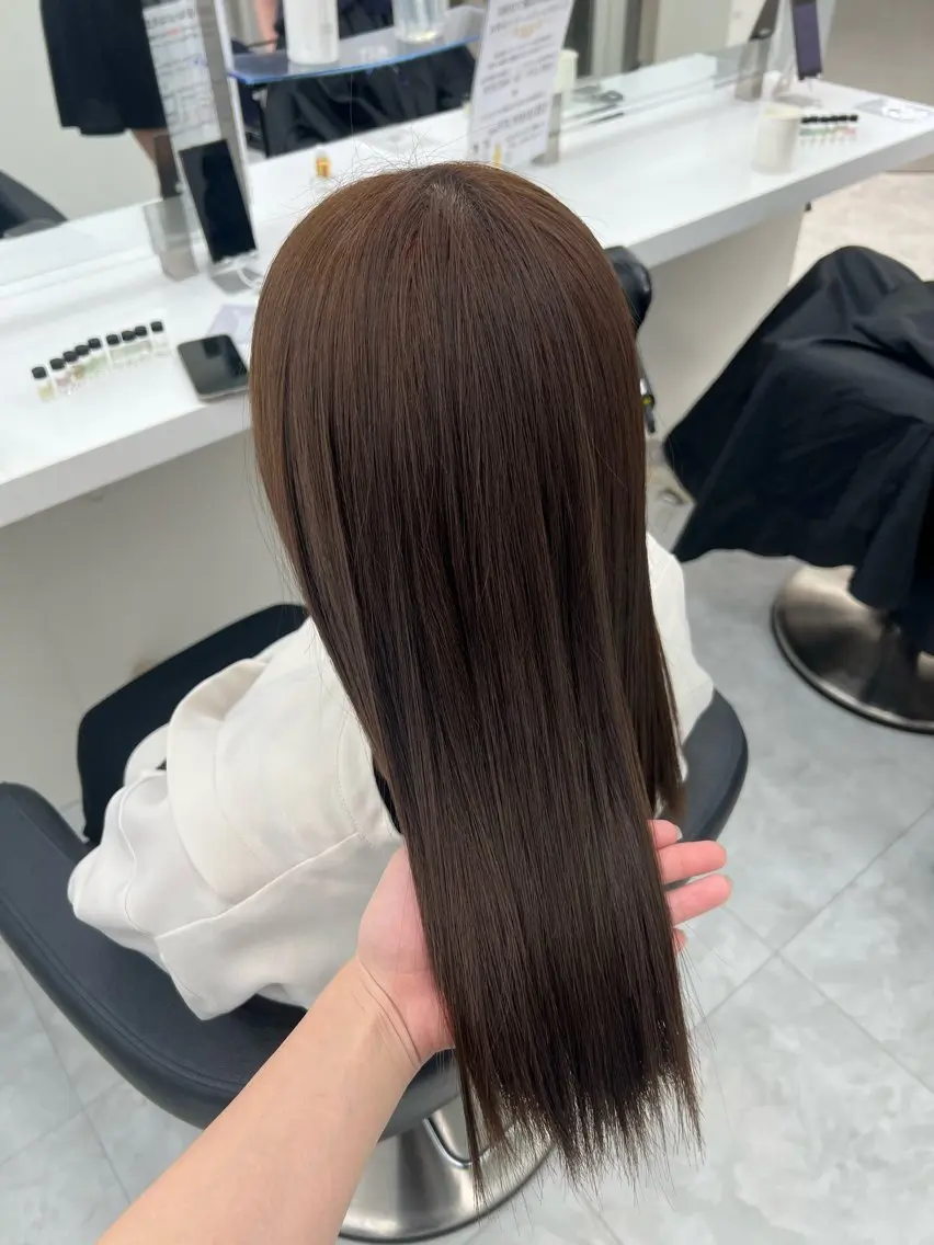 セミロング Natsumi / 透明感艶カラーのヘアスタイル