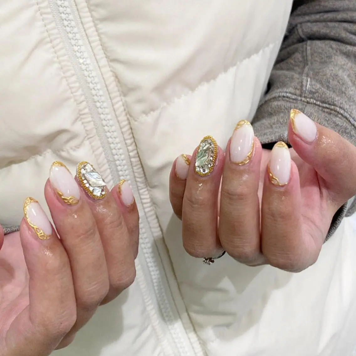 セミロング カラー ネイル ミラーネイル tetty nailsalonのネイルデザイン