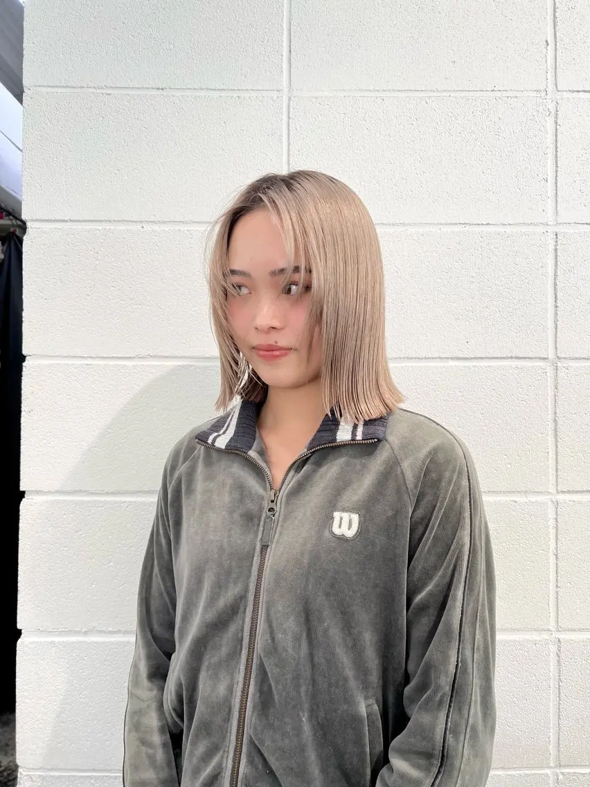 ミディアム カラー 切りっぱなしボブ アッシュ ベージュカラー ブリーチ ケアブリーチ ヘアカラー トリートメント HARU//原宿🤍 リピート率NO.1のヘアスタイル