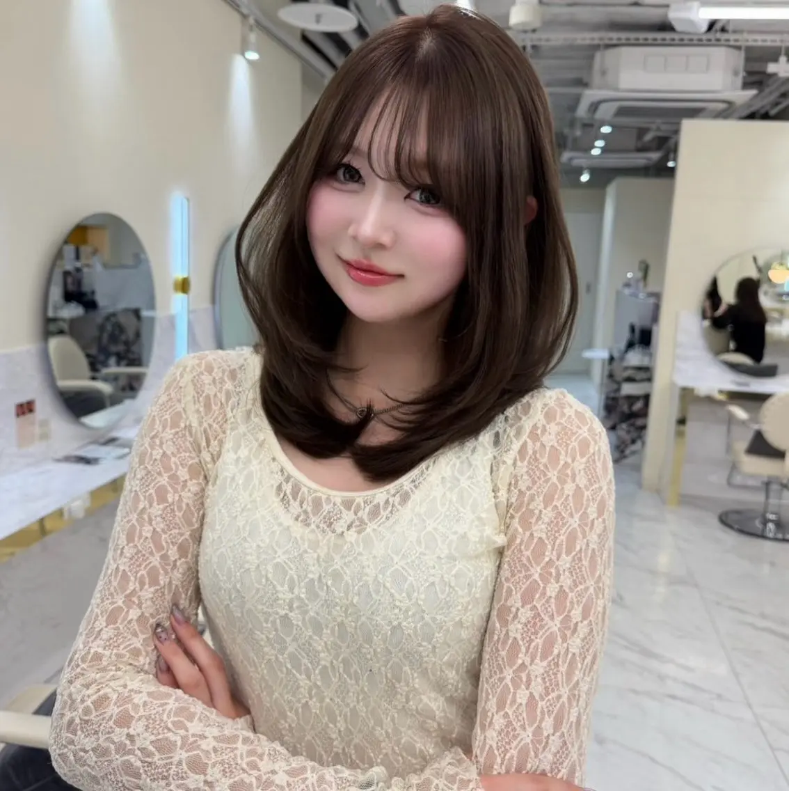 ミディアム カラー ヘアアレンジ ミディアムレイヤー ブリーチ ダブルカラー イルミナカラー ブリーチなしカラー レイヤーカット🤍 RINAのヘアスタイル