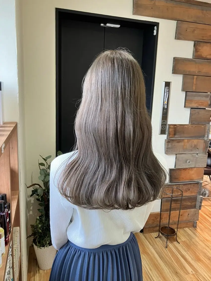 ロング ヘアカラー トリートメント 梅山 美侑のヘアスタイル