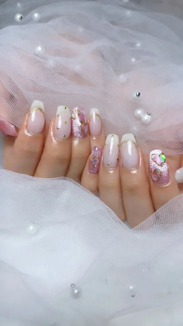 ネイル ガーリー ハート 𝑬𝑹𝑰𝑲𝑨 𓂃🎀𓈒𓏸のネイルデザイン