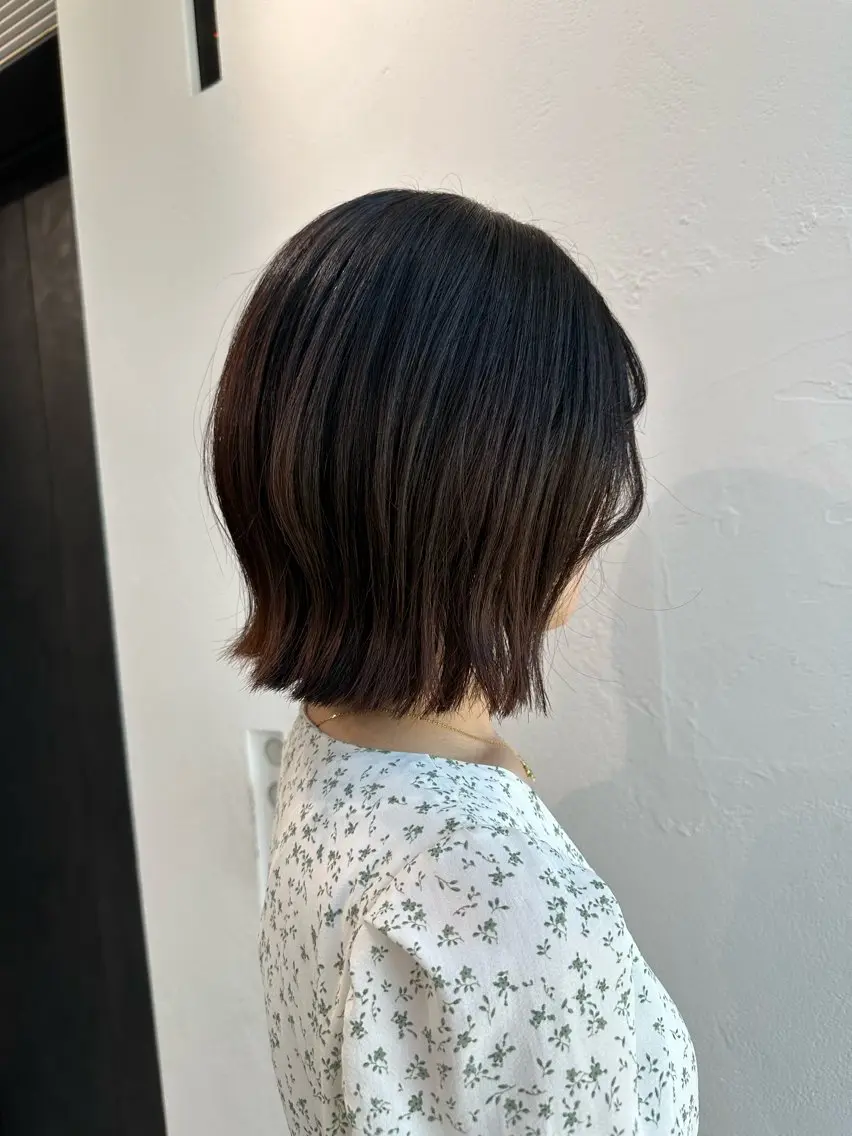 ショート ボブ フェミニンスタイル/ 艶カラー/amiのヘアスタイル