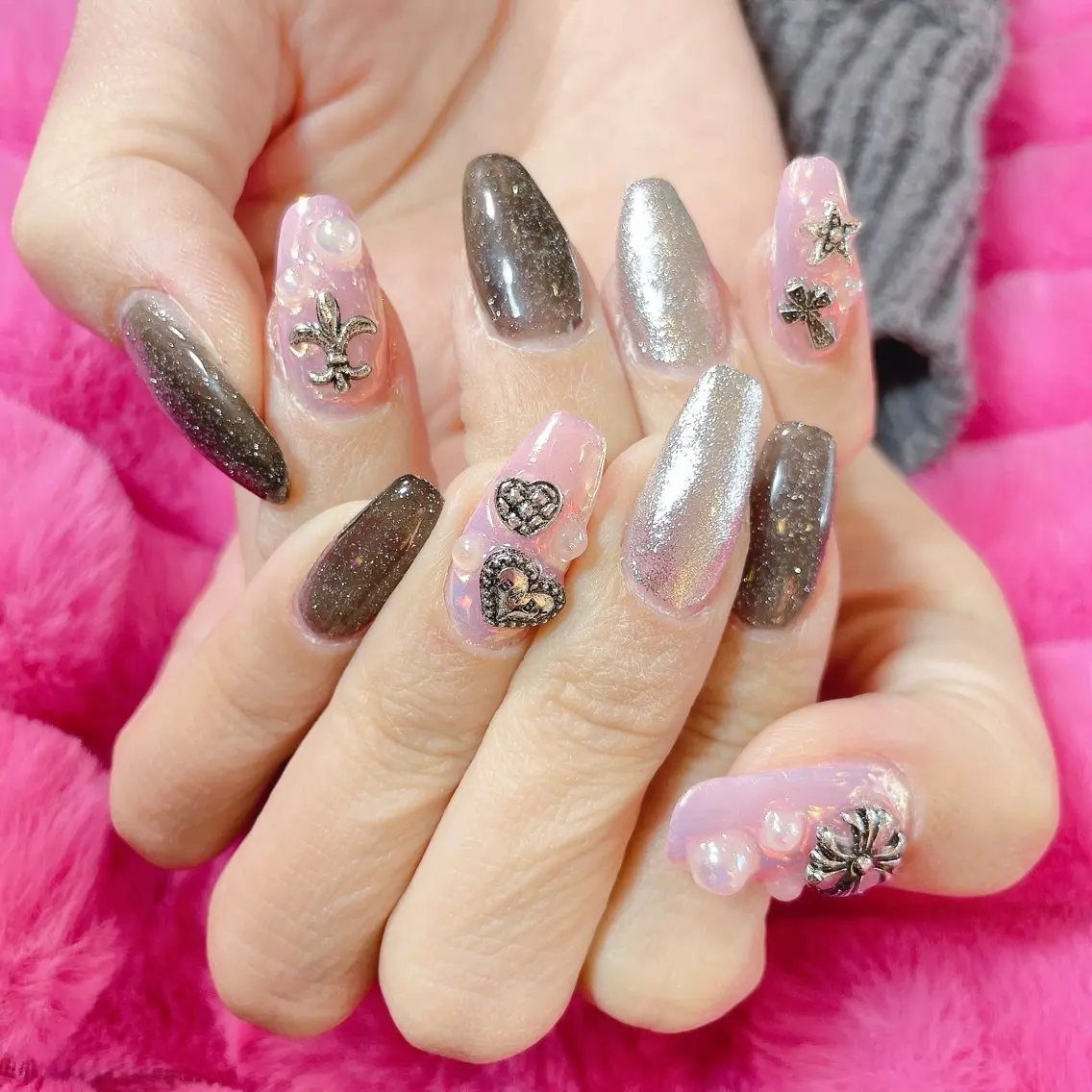 ネイル ミラーネイル ピンク MignonReve ♡EIMI🌈のネイルデザイン